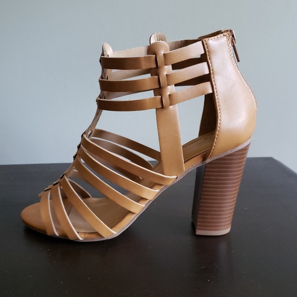 Nude Heels - Picture 1 of 5